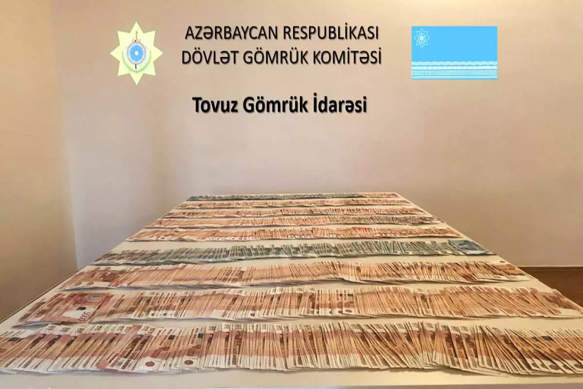 Gömrük postunda xarici valyuta qaçaqmalçılığının qarşısı alınıb - FOTO