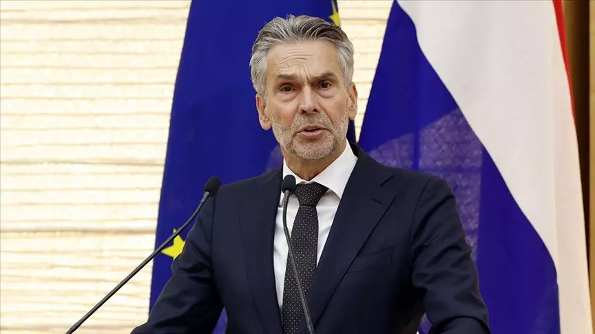 Hollandiyanın baş naziri istefa verib