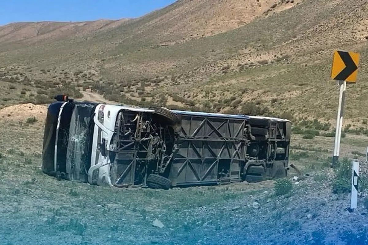 Qazaxıstanda sərnişin daşıyan avtobus aşıb