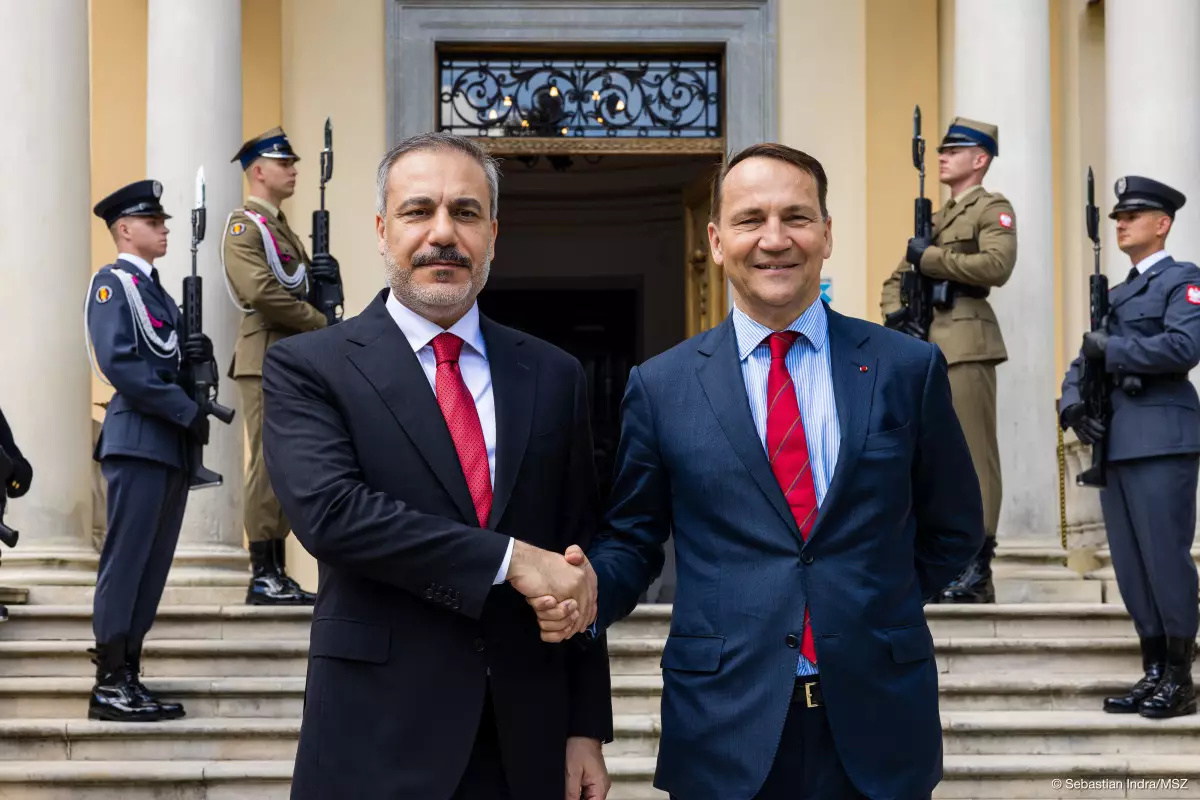 Türkiyə və Polşa XİN rəhbərləri görüşüb