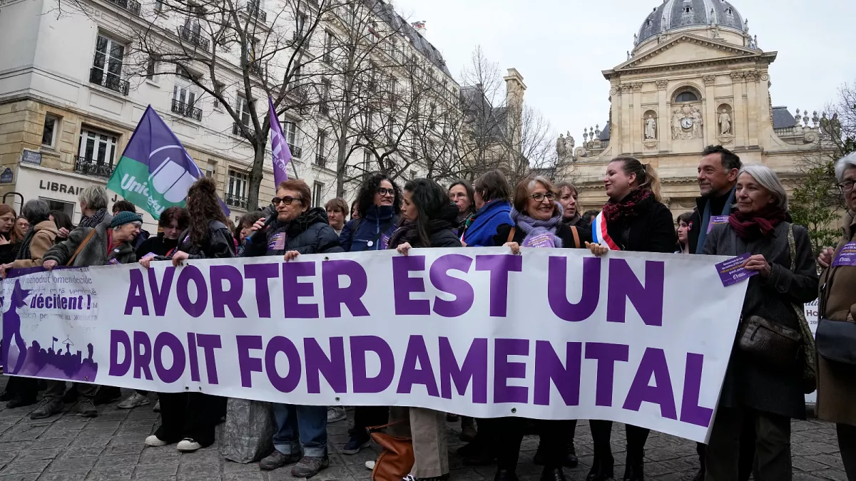 Fransada abort rəsmiləşdirilib