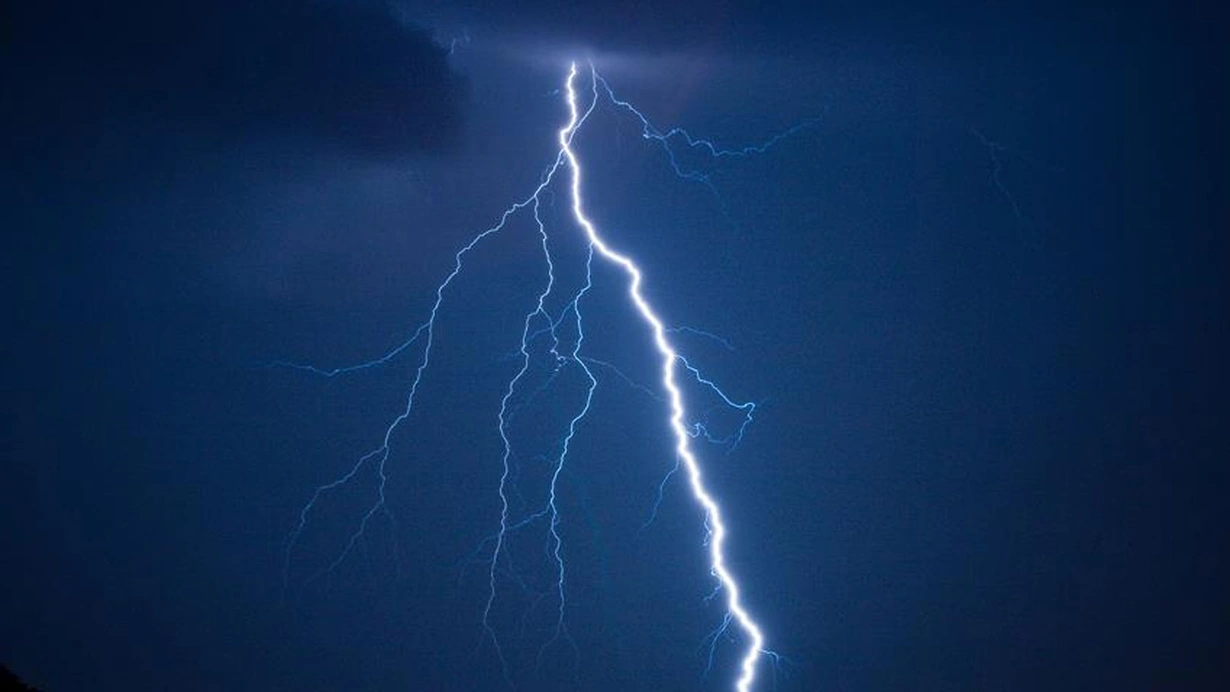 Kolumbiyada futbol meydançasını ildırım vurdu, ölənlər var