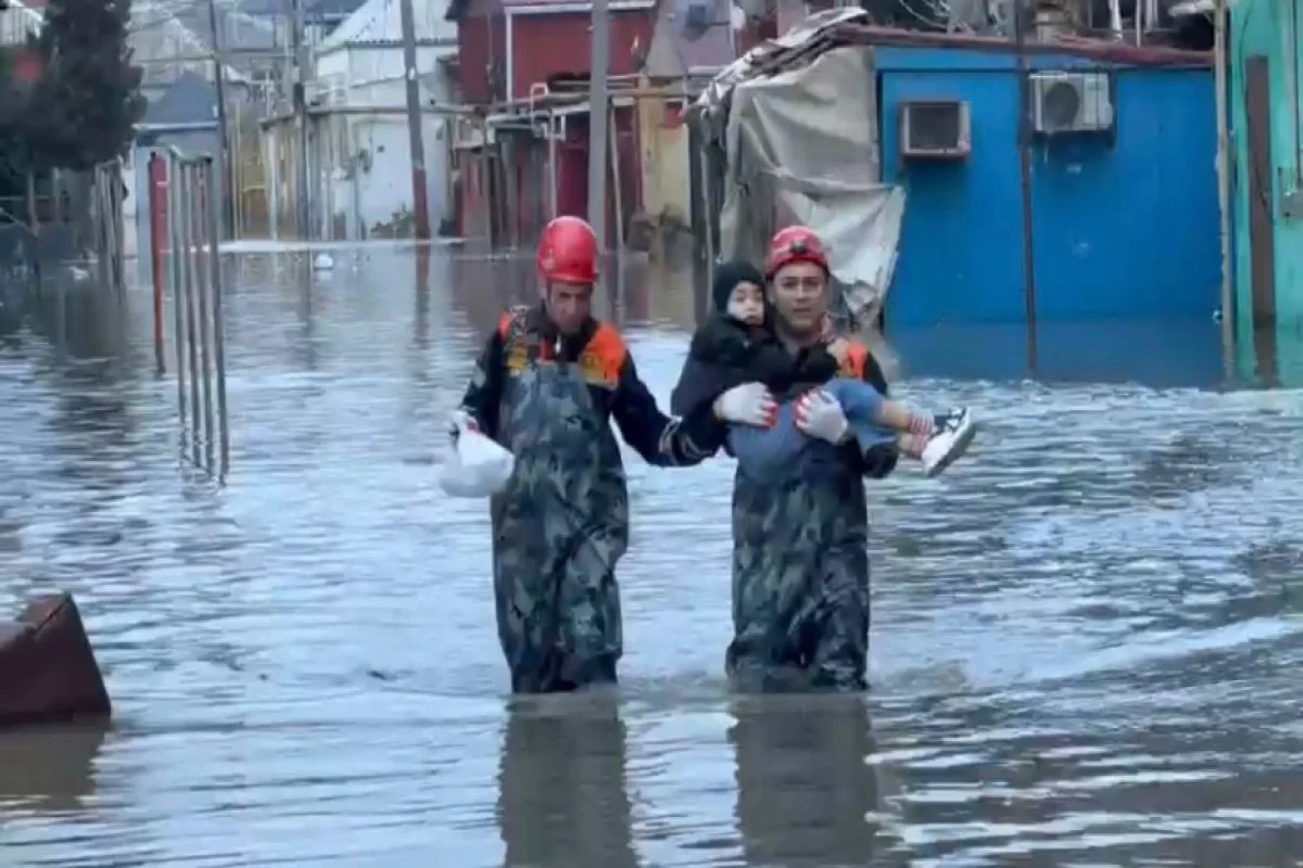 FHN su basmış ərazilərdən 454 nəfəri təxliyə edib