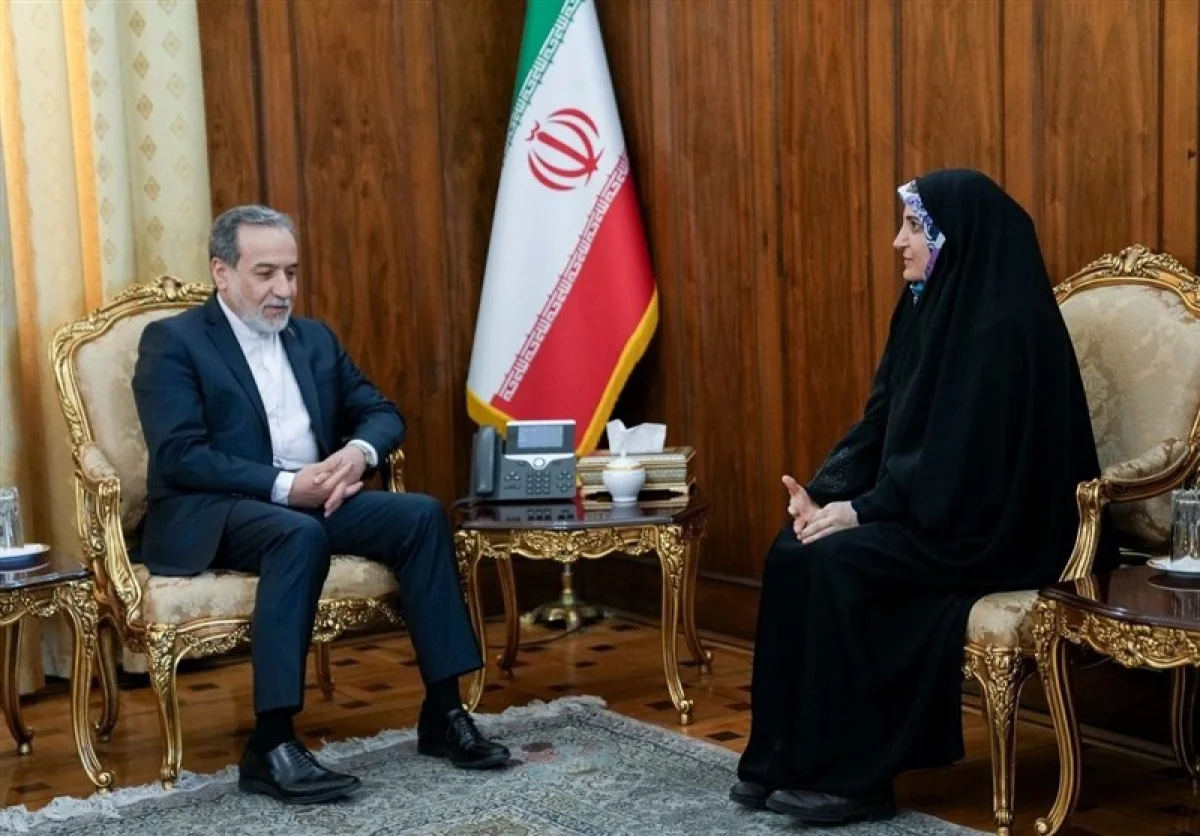 Fransada 14 ay həbsdə qalan Məhdiyə Əsfəndiari Tehrana qayıtdı