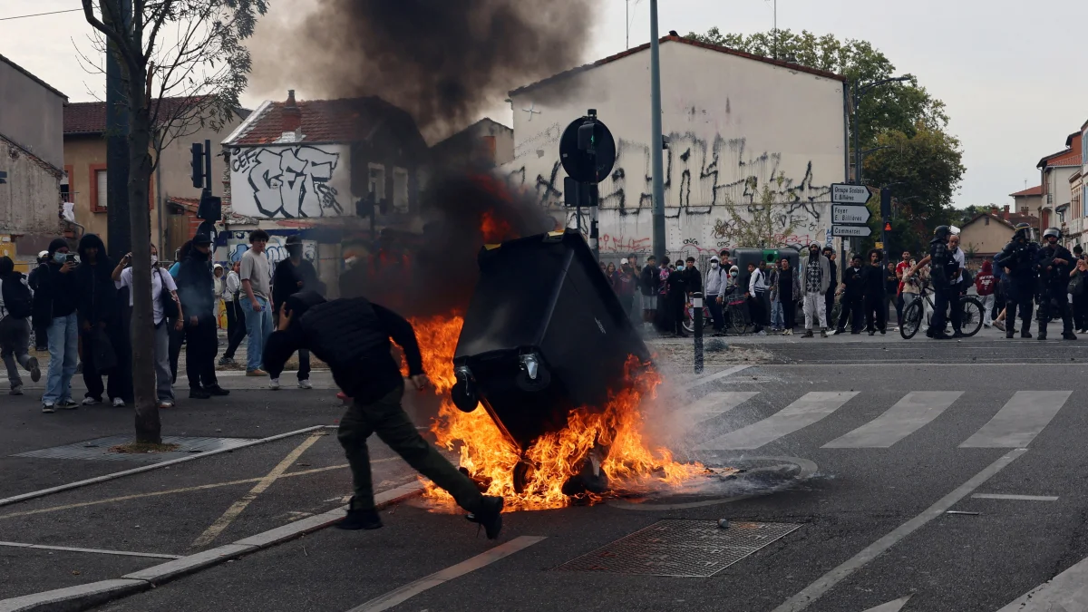 Violence erupts at French protests, more than 400 schools close