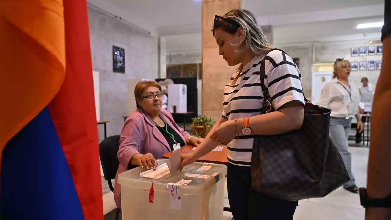 Güclü Ermənistan bloku seçki nəticələrinin ləğvini tələb edib