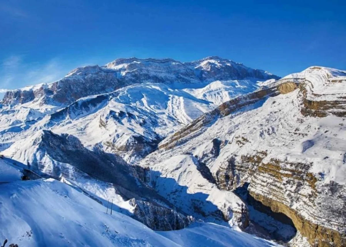 Hava şəraiti kəskinləşdi: Bir neçə rayona qar yağır