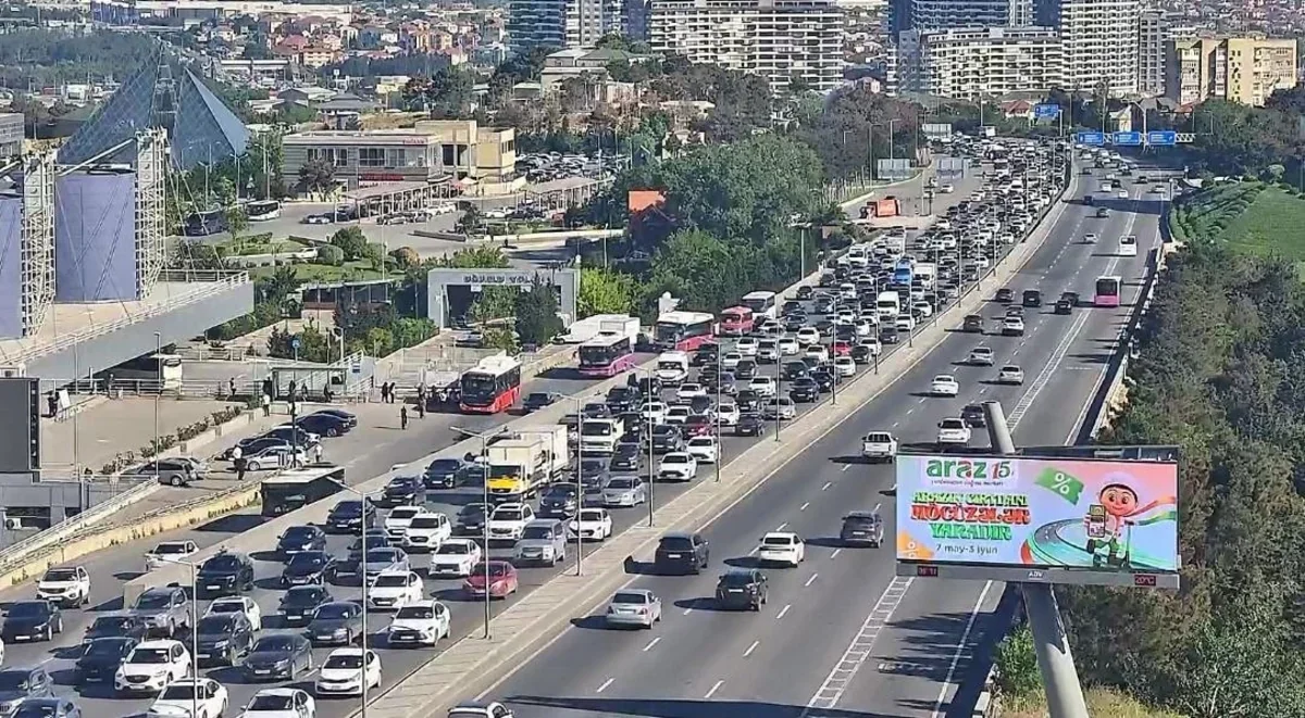 Həftənin ilk iş günündə paytaxt yollarında sıxlıq qeydə alınıb