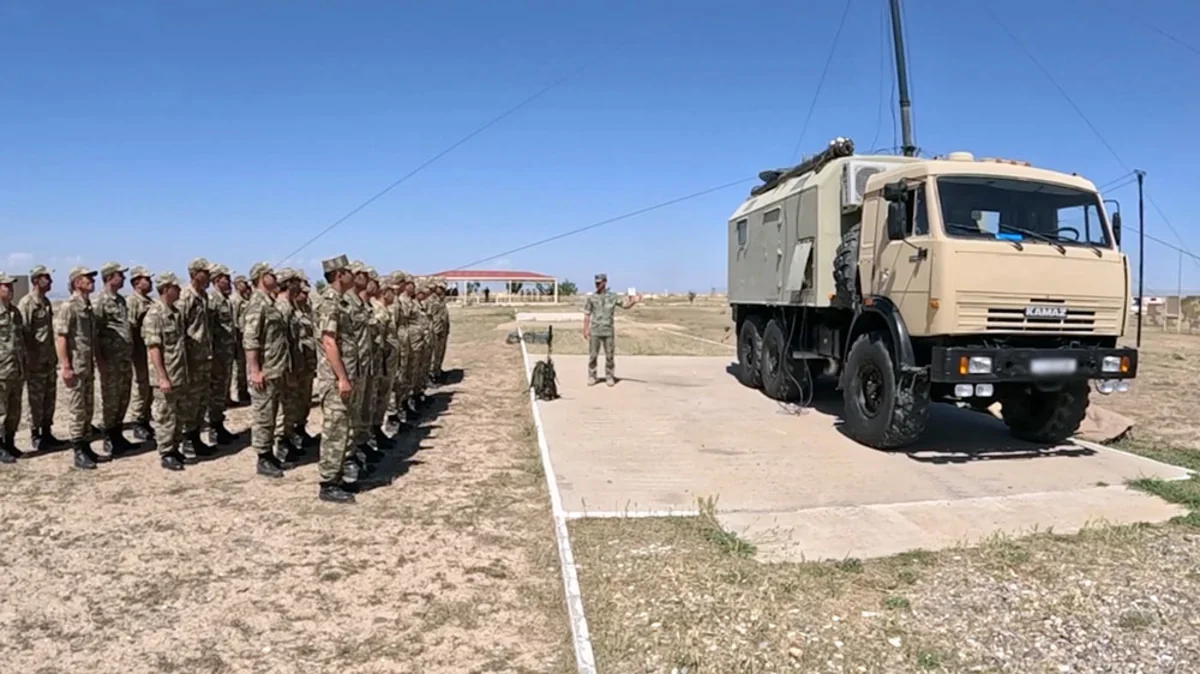 Hərbi vəzifəlilər təlim toplanışında praktiki atış çalışmaları icra ediblər