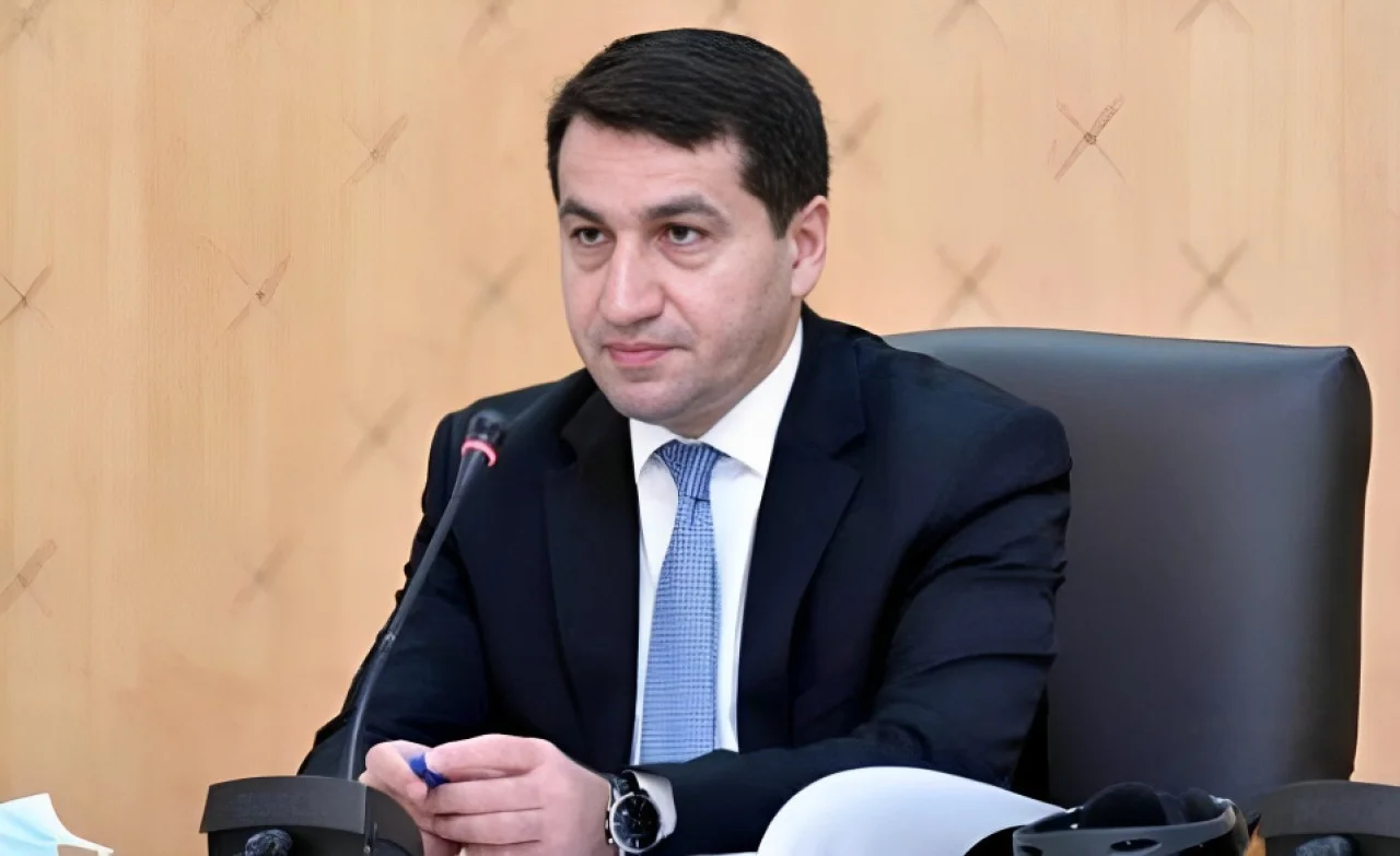 Hikmət Hacıyev: İlham Əliyev müharibəni, həm də sülhü qazanıb