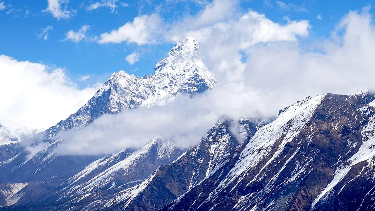 Hindistan 30 il əvvəl Everestdə həlak olan alpinistin cənazəsini geri gətirməyə hazırlaşır