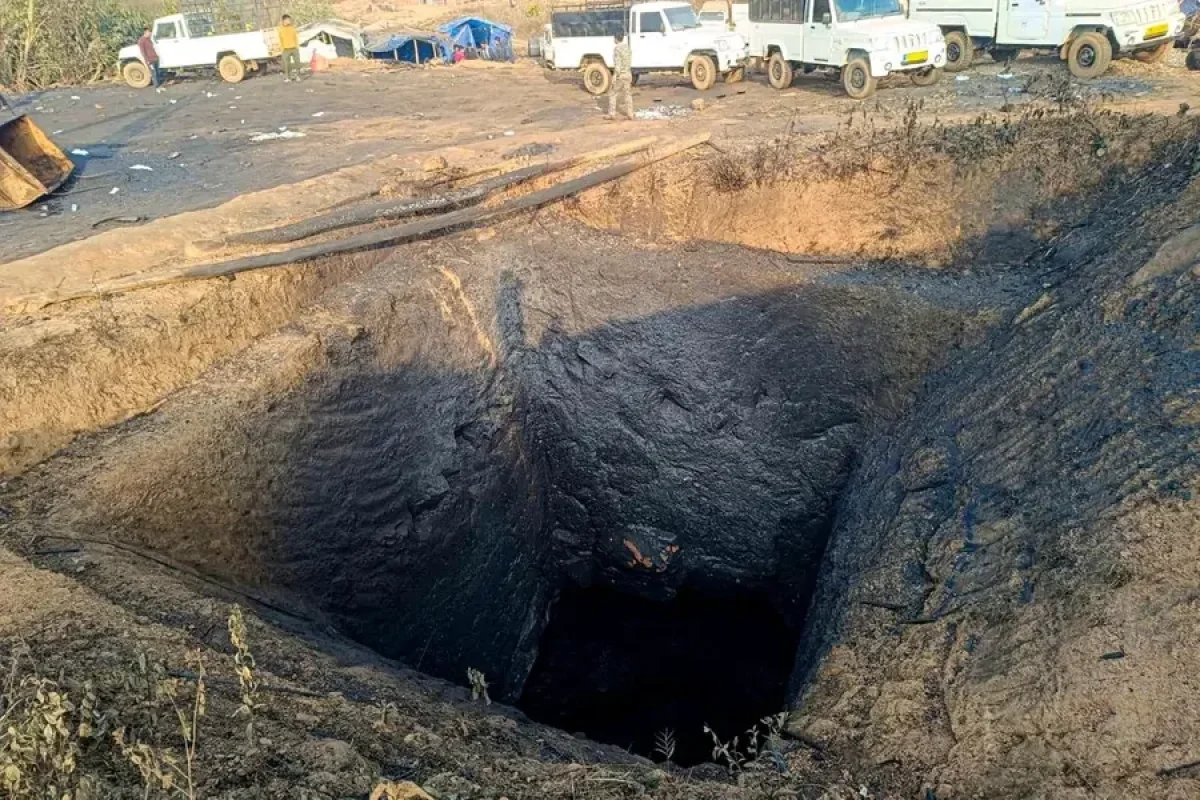 Число жертв взрыва на шахте в Индии достигло 32 человек