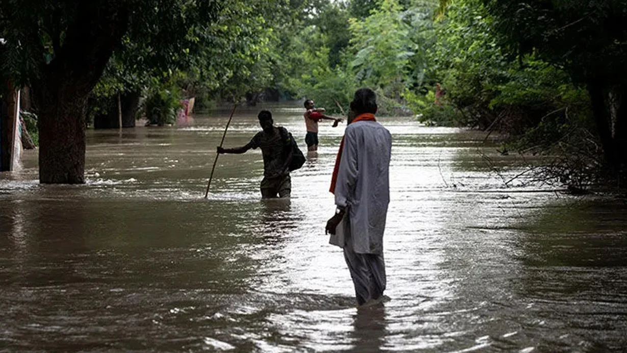 Monsoon rains in India cause 164 deaths