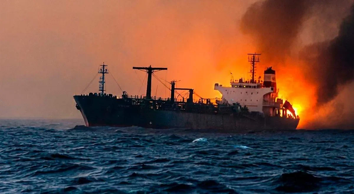 Hörmüz boğazında tanker minaya düşdü
