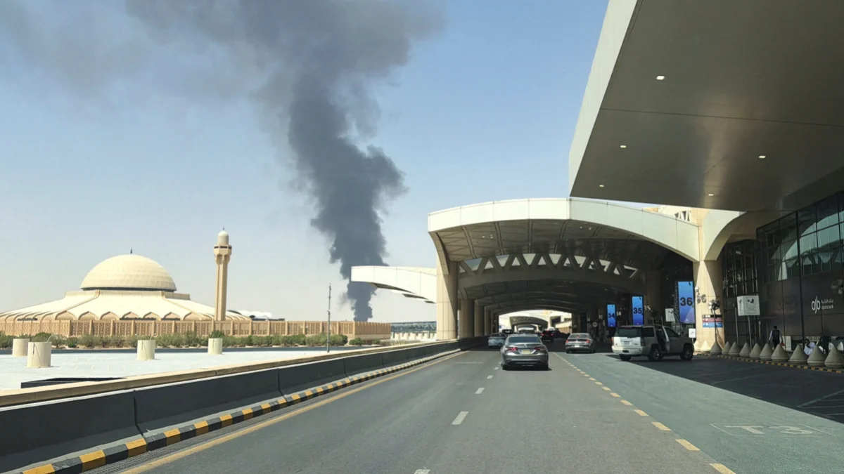 Houthis claim attacks on Riyadh and Saudi oil facilities
