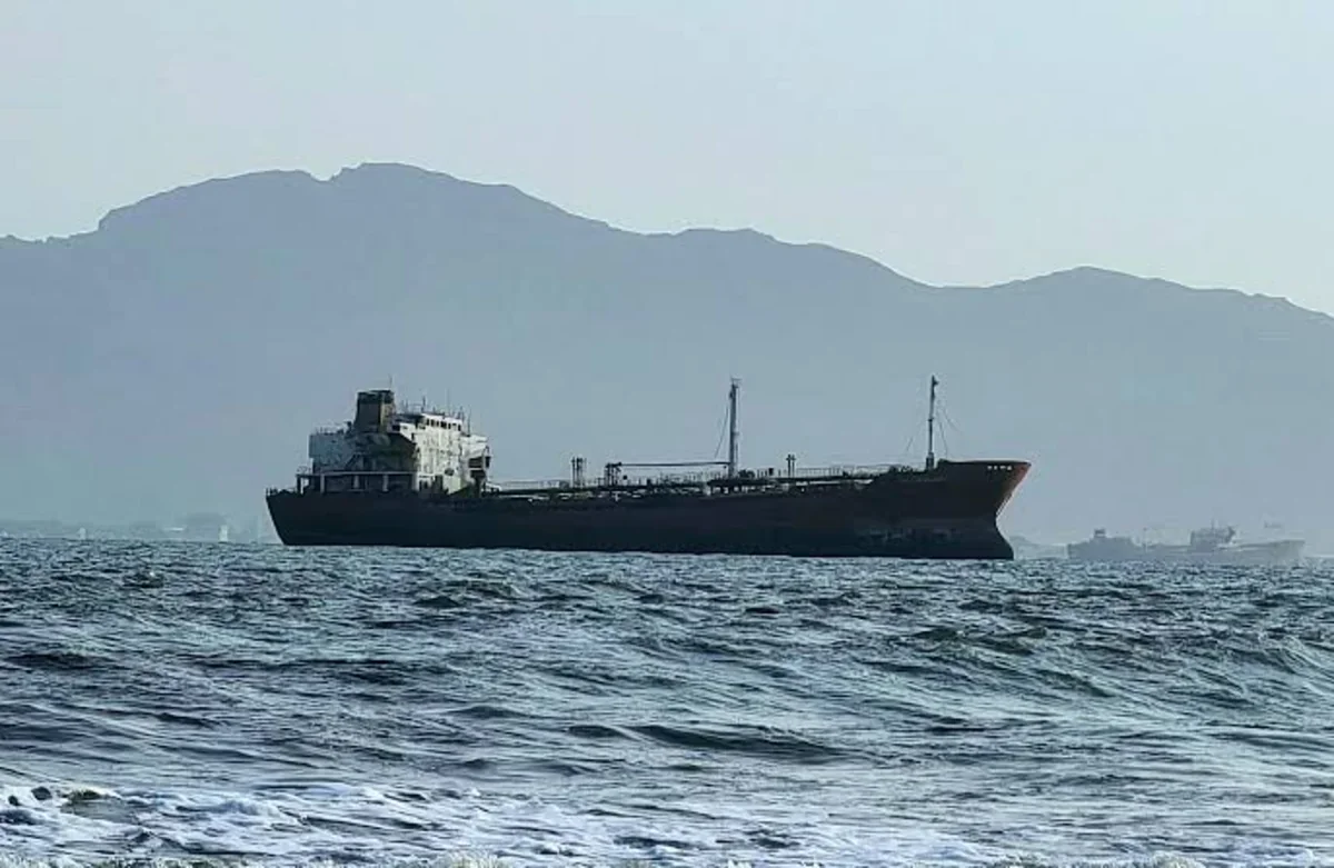 Husilər Moha limanına hücum etdi