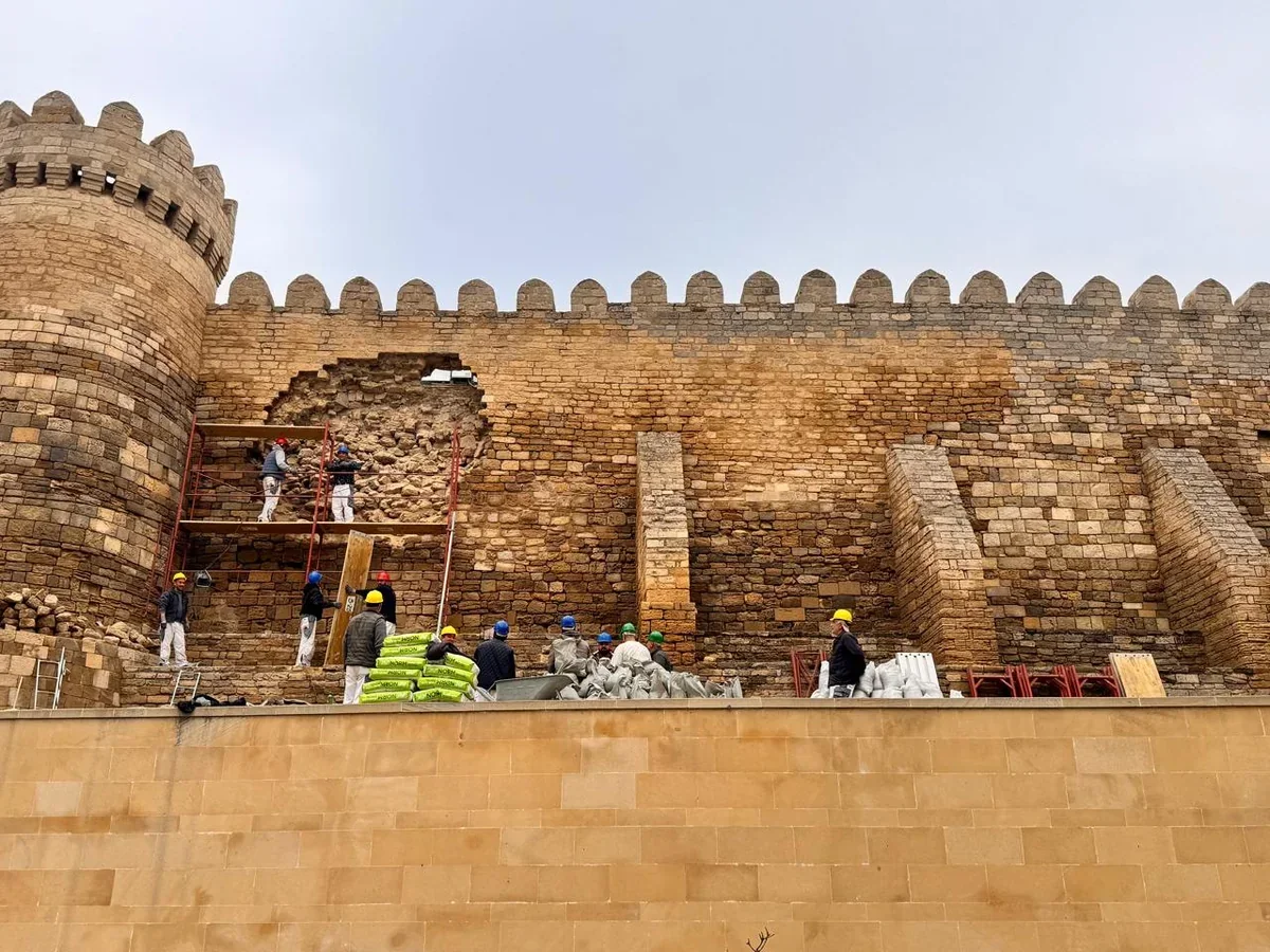 İçərişəhər qala divarları üçün beynəlxalq mütəxəssis heyəti gəldi