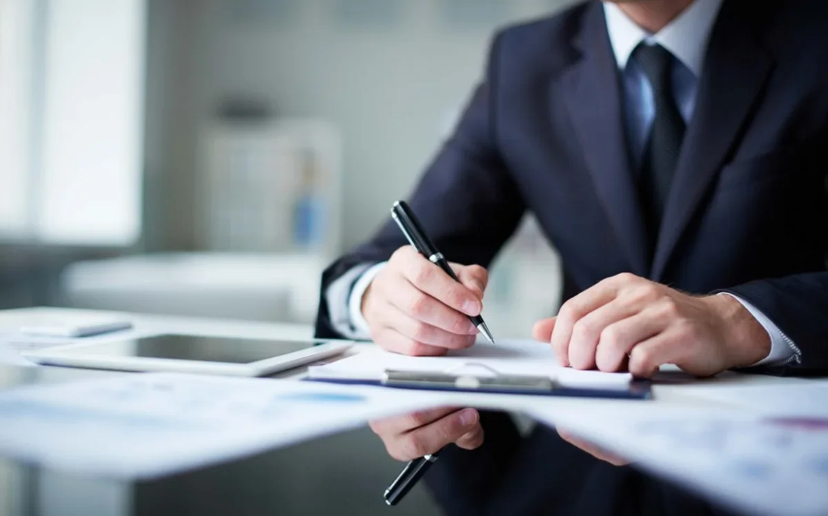 İcra məmurlarına nəzarət qaydası dəyişdi