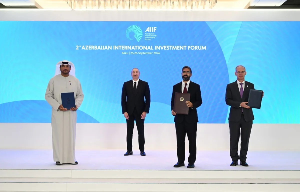 Documents exchanged at second Azerbaijan International Investment Forum