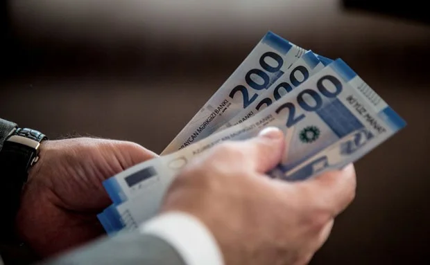 İlham Əliyev əməkhaqqında bərabərliklə bağlı qanunu imzaladı
