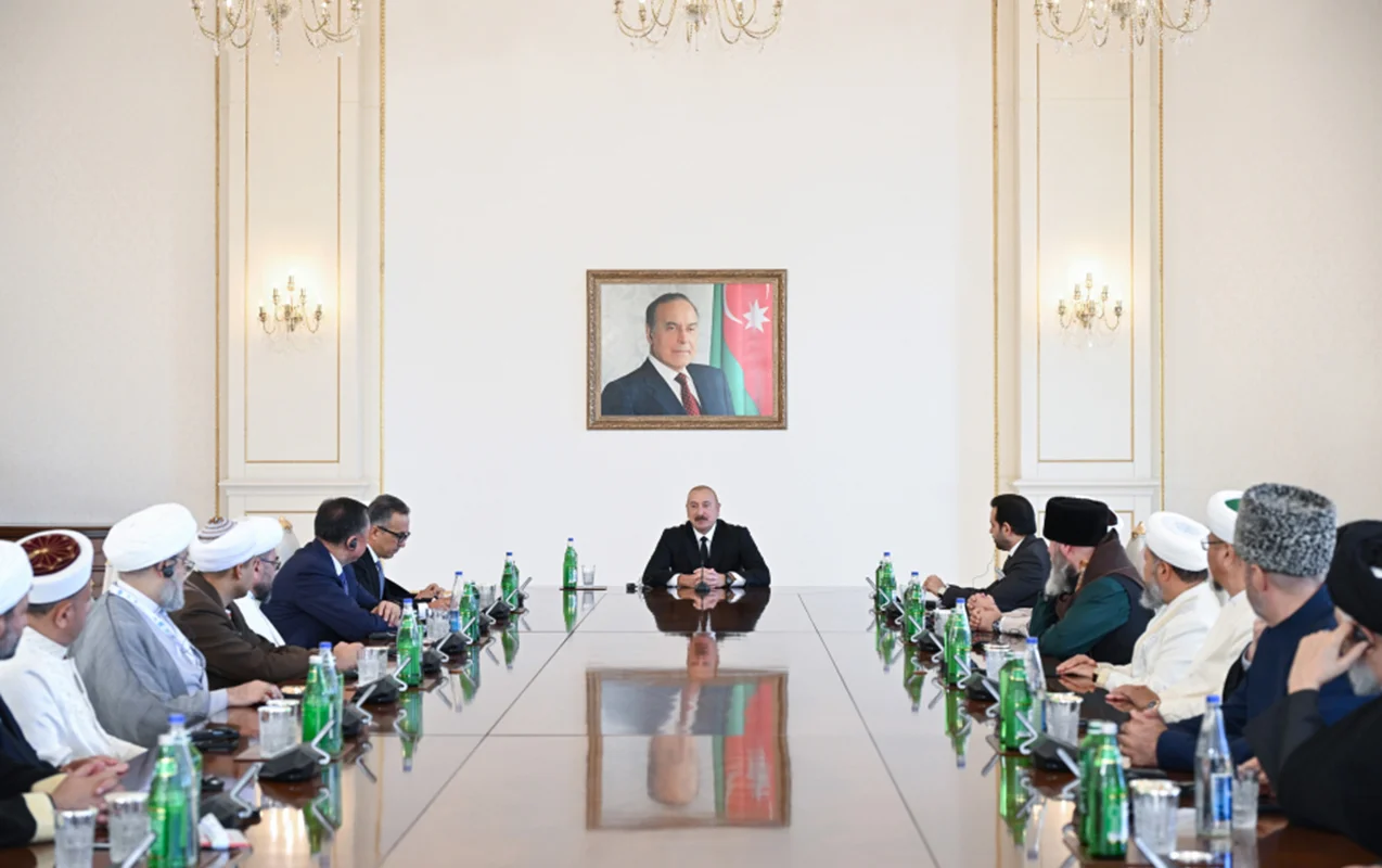 İlham Əliyev nümayəndə heyətlərini qəbul edib
