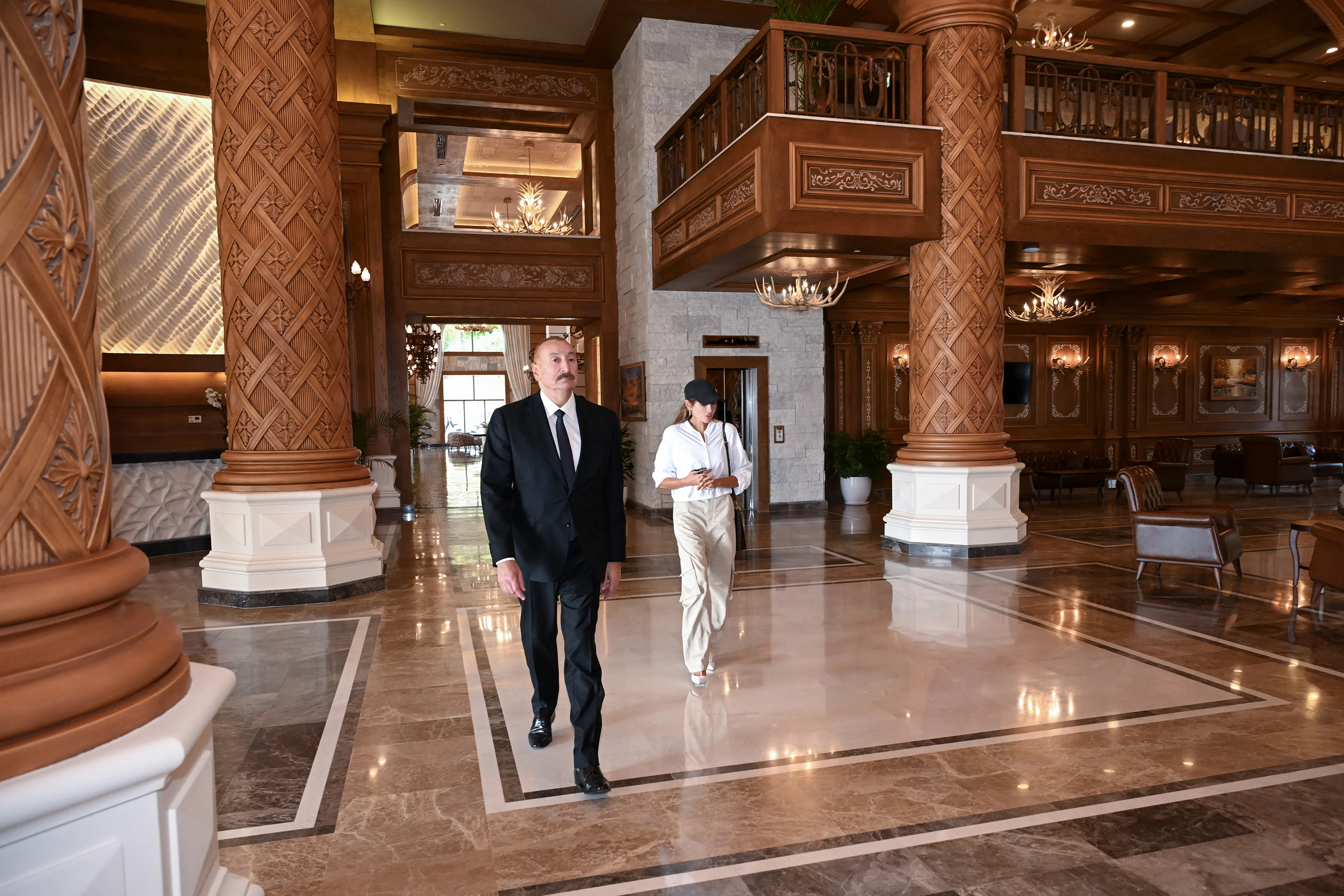 İlham Əliyev "Pirqulu Park" hotelinin açılışında iştirak edib
