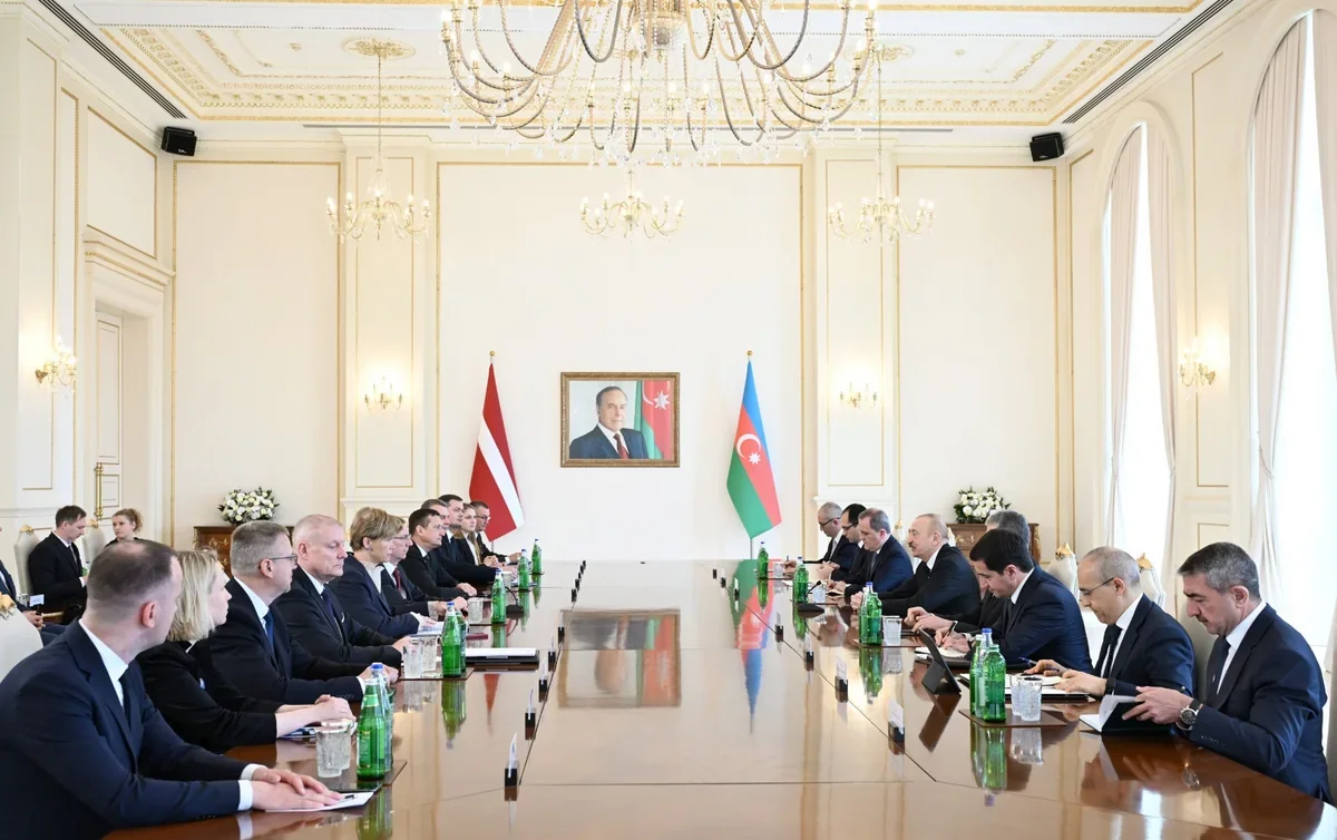 İlham Əliyev və Latviya Prezidenti geniş tərkibdə görüşdü