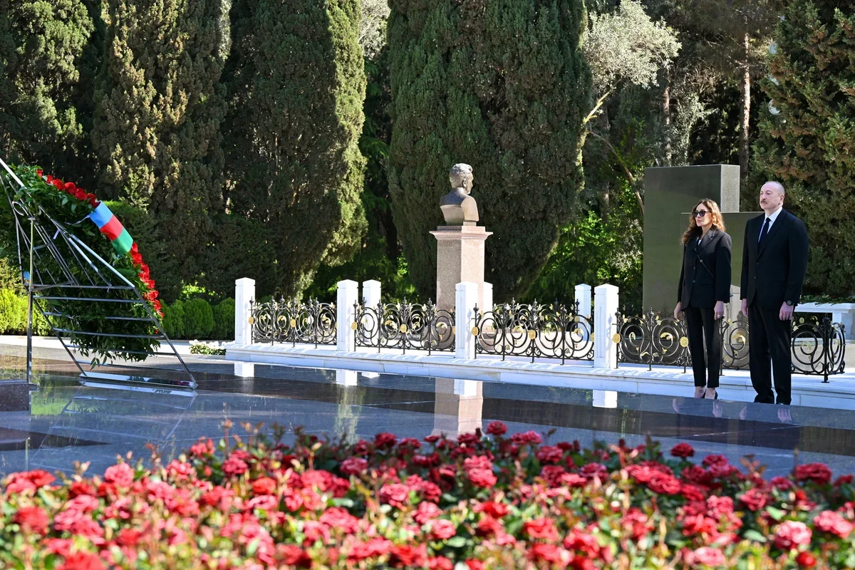 İlham Əliyev və Mehriban Əliyeva Fəxri xiyabanda