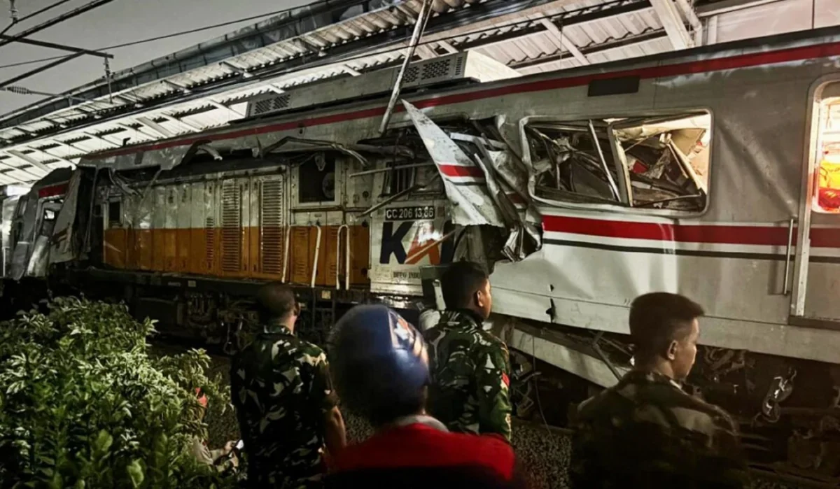 İndoneziyada iki qatar toqquşub: 14 nəfər ölüb, onlarla insan xəsarət alıb