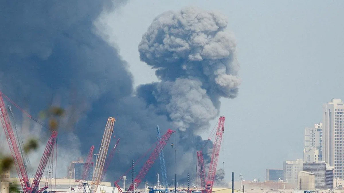 İran Bəhreyndə yanacaq çənlərini vurdu