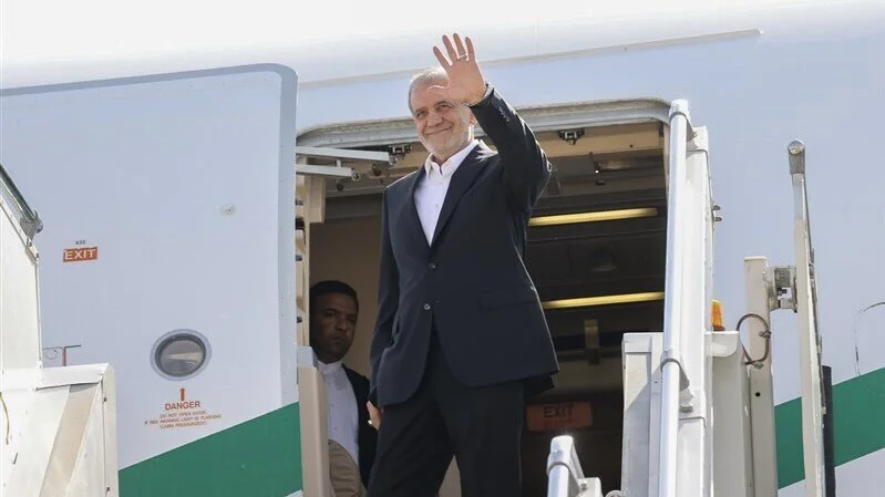 İran Prezidenti Pakistanda səfərdədir