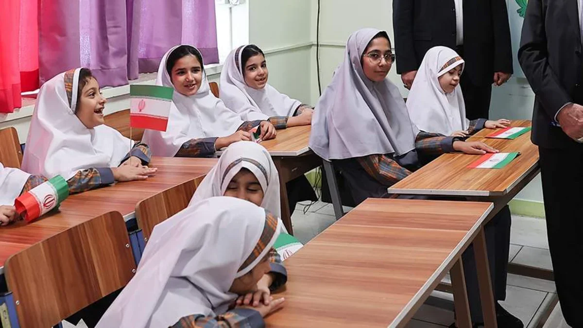 İranda məktəblər distant təhsilə keçir