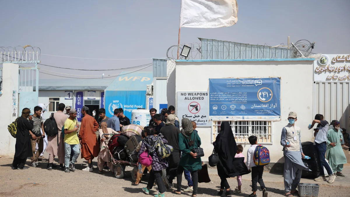 İrandakı müharibə böhranı minlərlə əfqanı Taliban rejiminə qaytardı