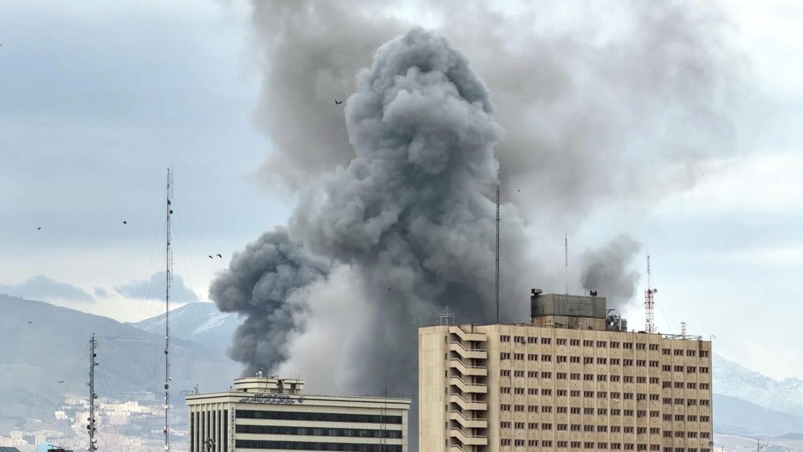 İranın Şiraz və İsfahan şəhərlərində partlayışlar oldu