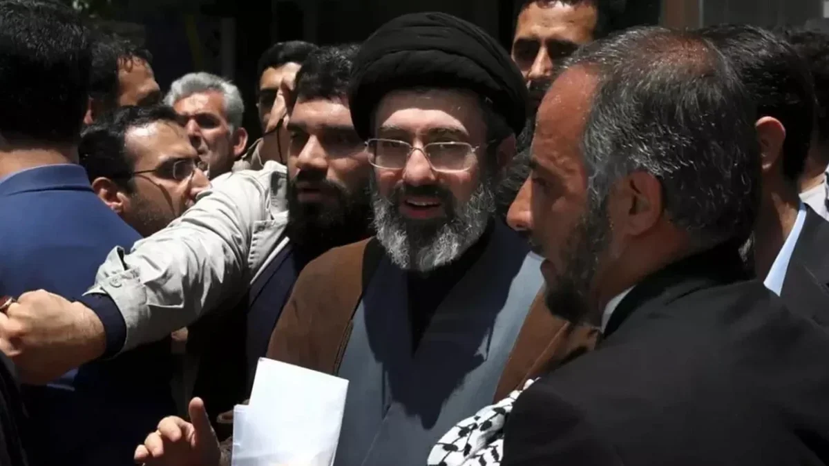 İranın yeni Ali rəhbəri seçilib