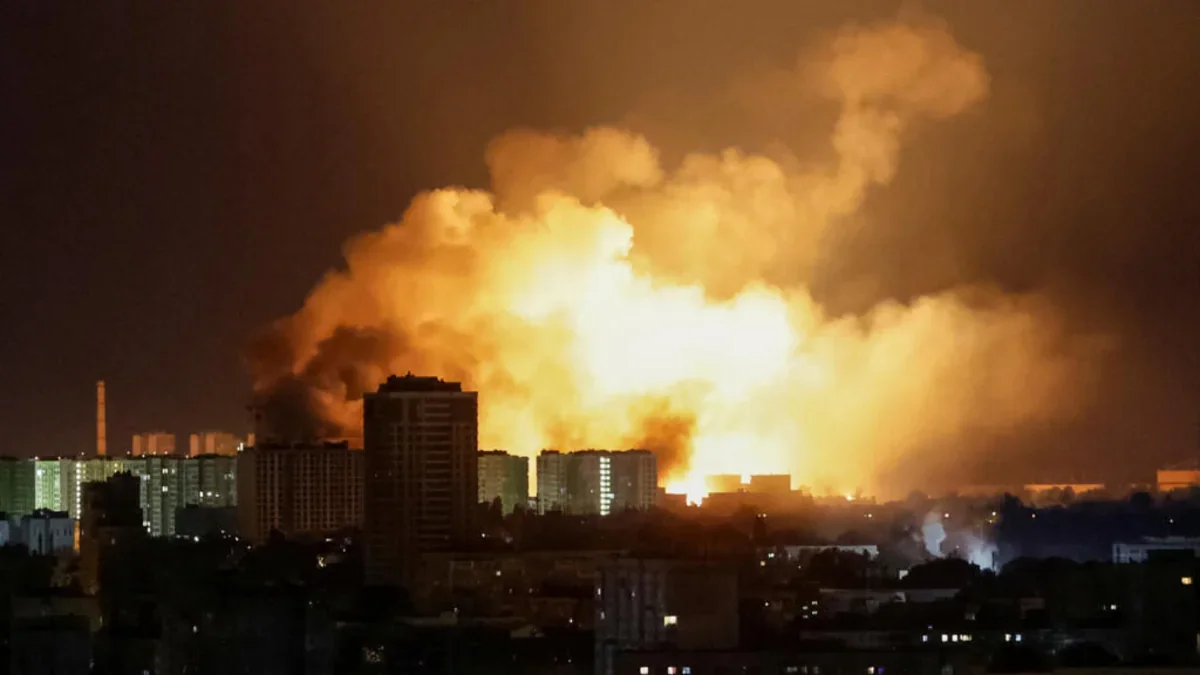 Iskander-M missile strike hits residential area in Kryvyi Rih