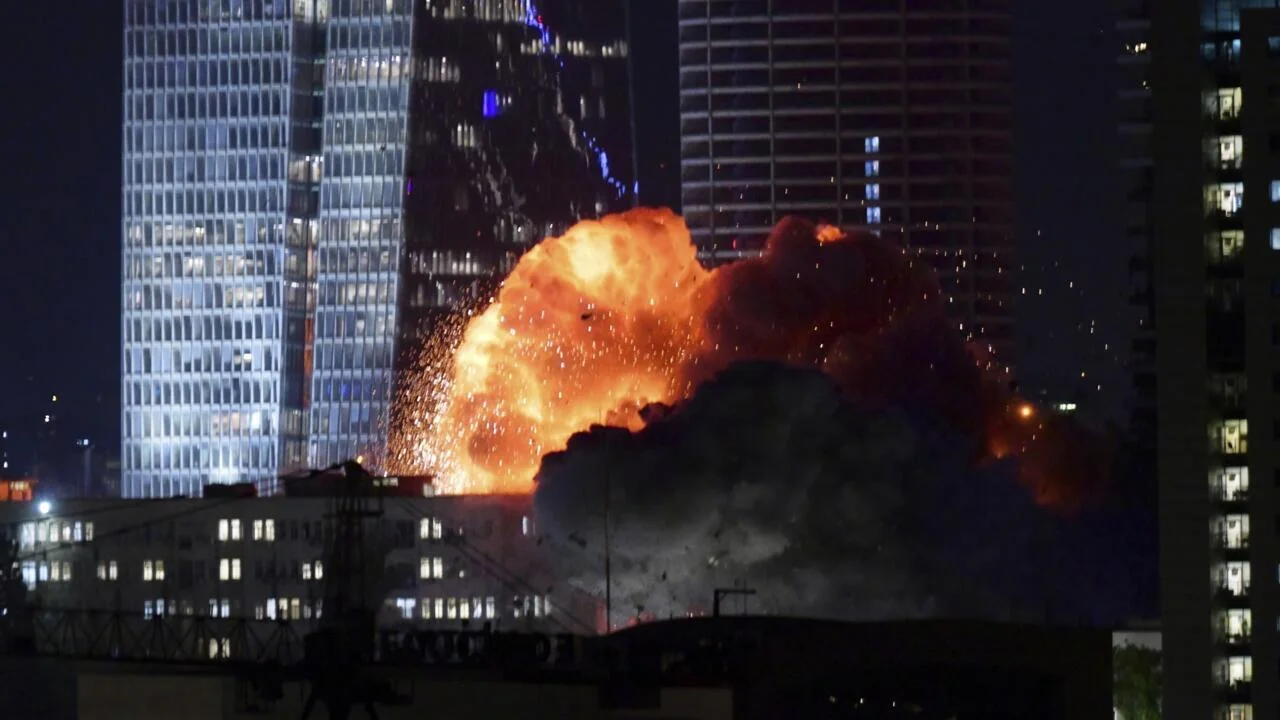 Израиль нанес удар по ядерному объекту Талеган в Иране