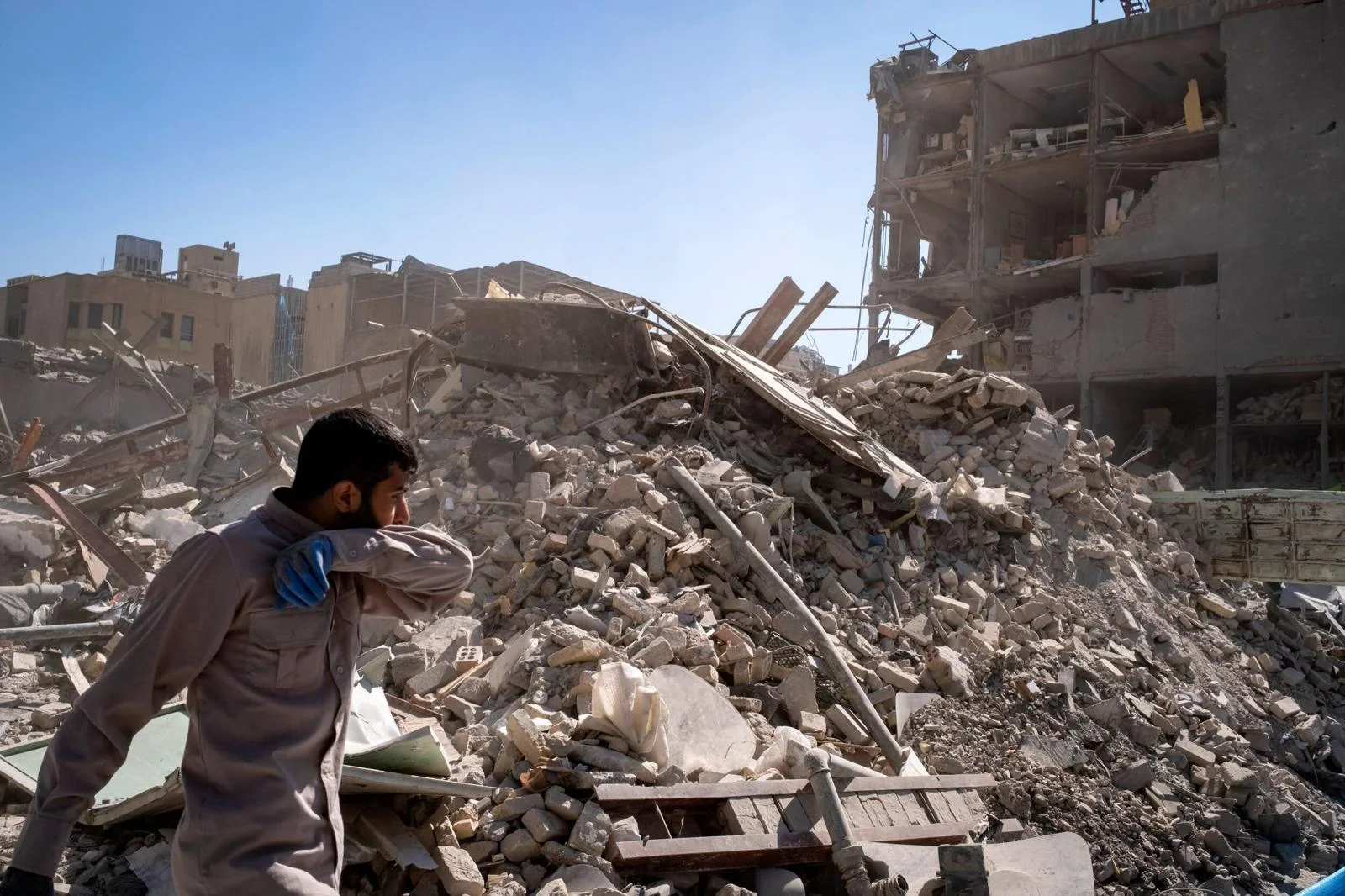 İsrail Livanın cənubuna zərbələr endirdi