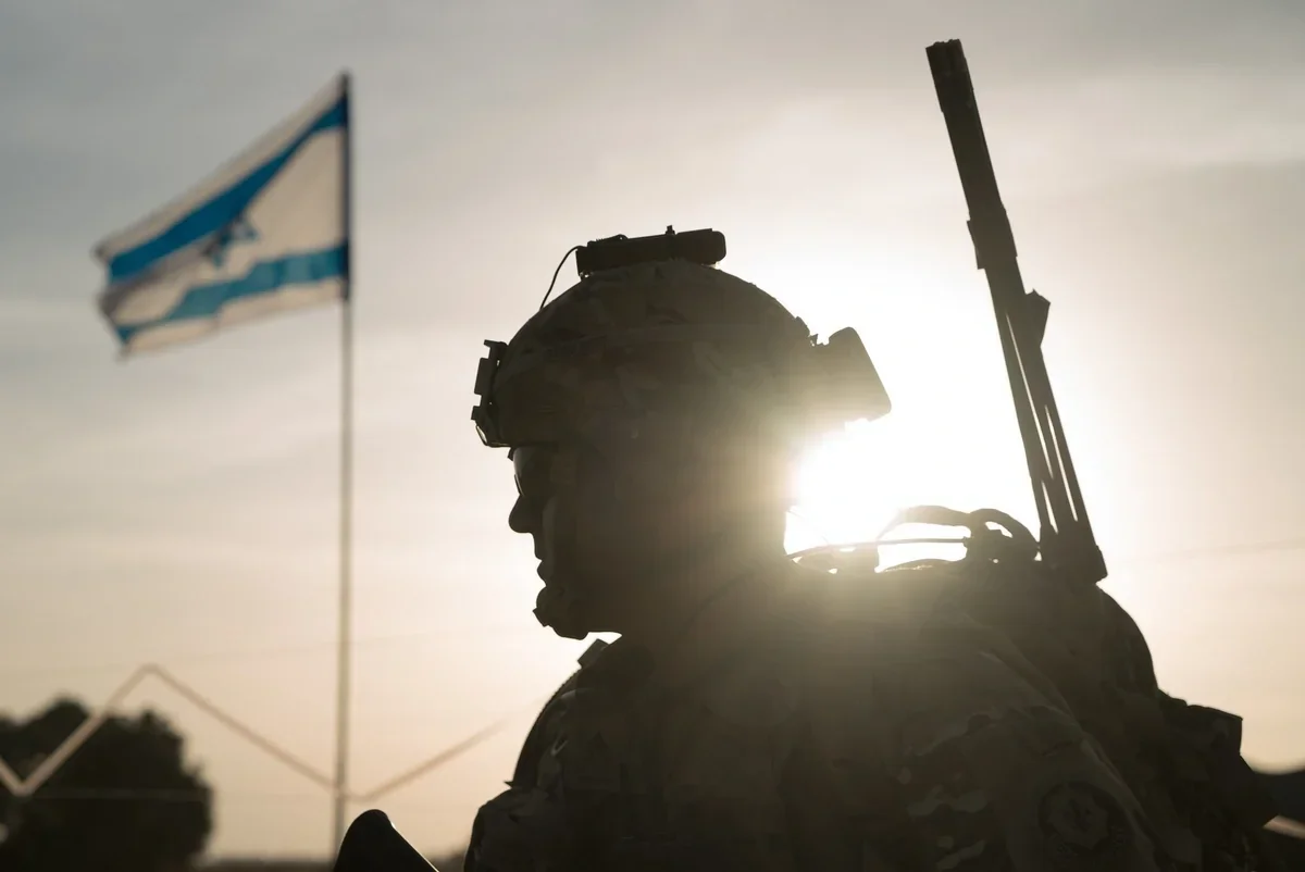 İsrail ordusu "Hizbullah"ın Cənub cəbhəsi komandanını vurdu