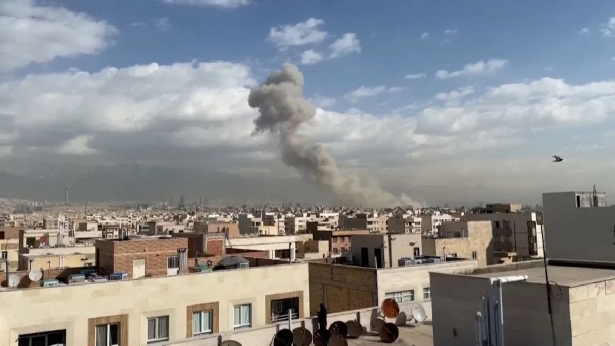 İsrail Pezeşkianın ofisinə və Tehrana zərbələr endirdi - Rəsmi