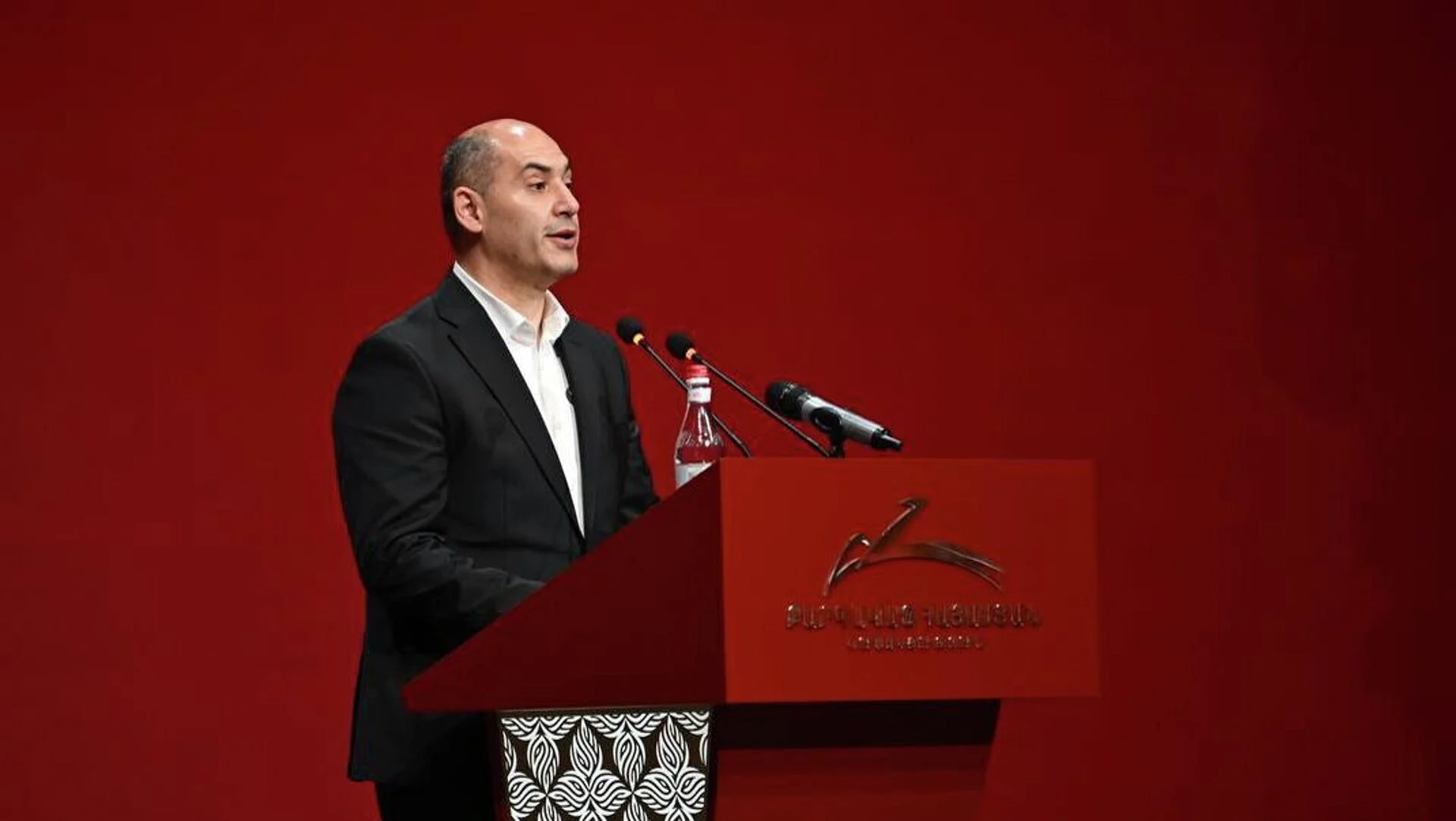Kamo Qriqoryan: Bir il axtarışda olan deputat oğlu təslim oldu