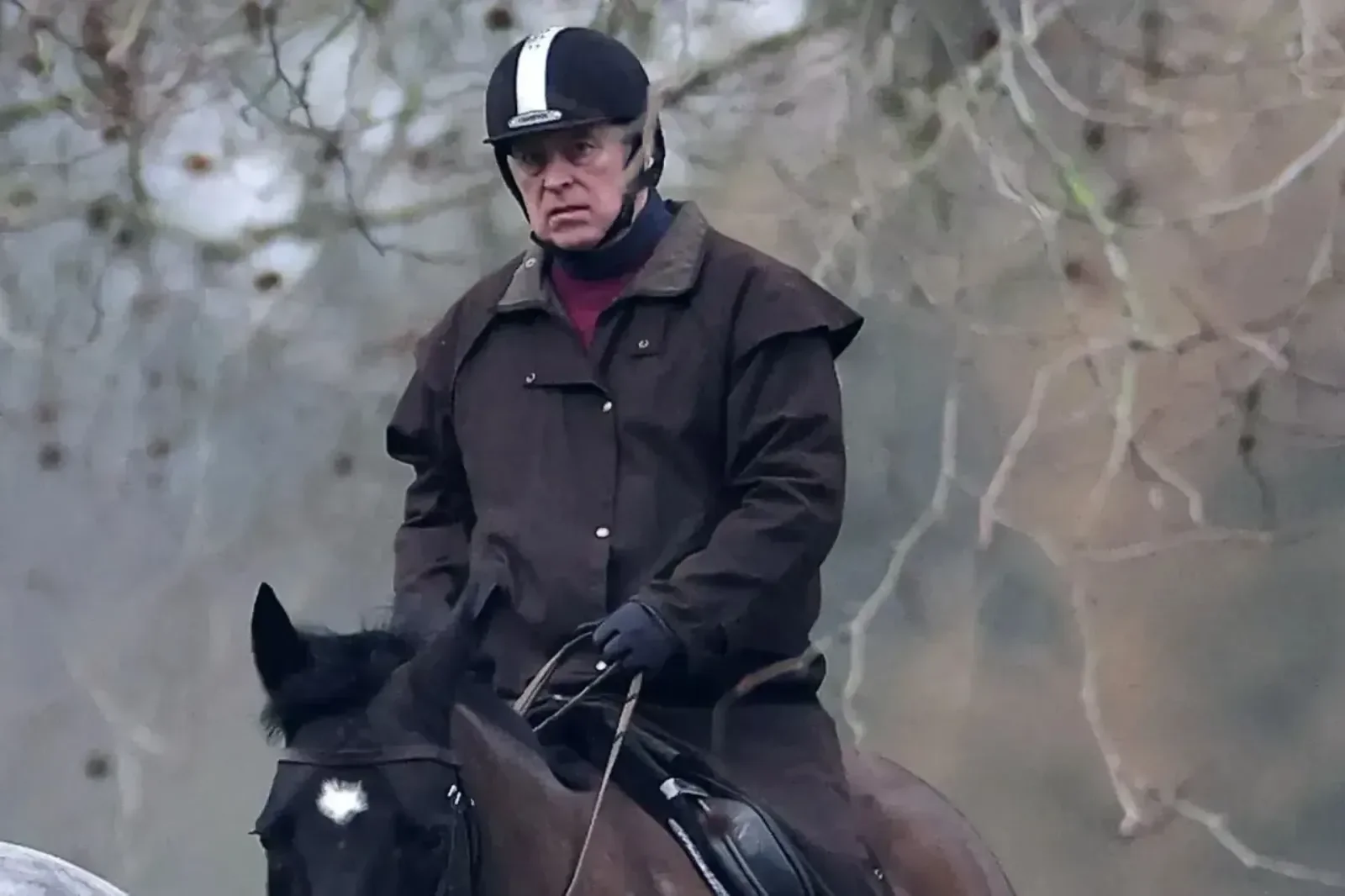 Keçmiş Şahzadə Endryuya at sürmək qadağan edildi