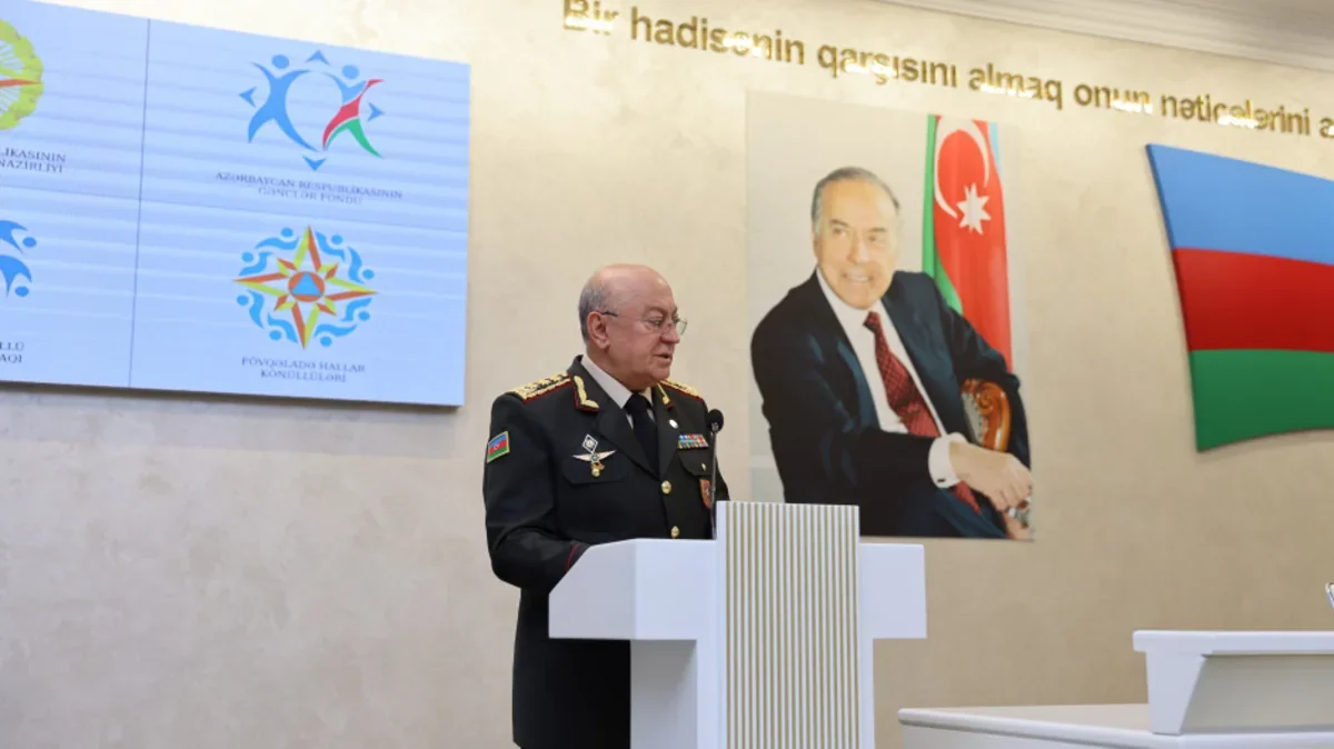 Kəmaləddin Heydərov könüllülərin sertifikatlarla təltifetmə mərasimində iştirak edib