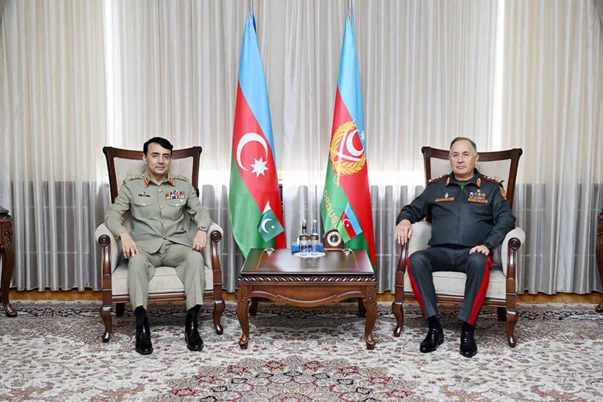Kərim Vəliyev pakistanlı həmkarı ilə hərbi təhsili müzakirə edib