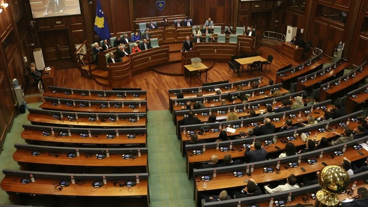 Kosovada prezident seçilə bilmədi: Ölkə növbədənkənar seçkilərə gedir