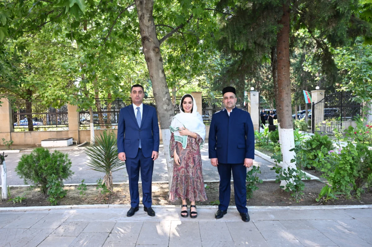 Leyla Əliyeva Yevlaxda Cümə məscidini ziyarət edib