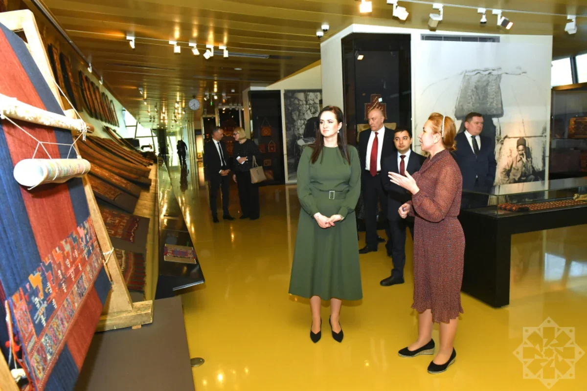 Litvanın Baş naziri Xalça Muzeyində