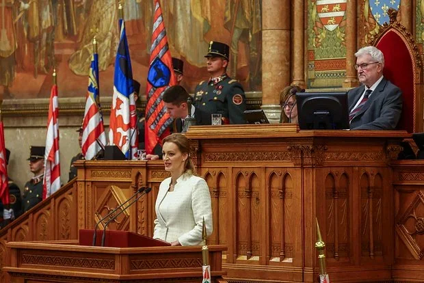 Macarıstan parlamentində gərginlik: Müxalifət etiraz əlaməti olaraq iclası tərk edib