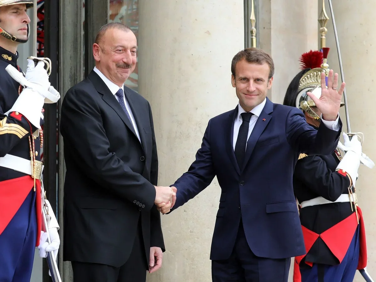 Makron Prezident İlham Əliyevə zəng edib