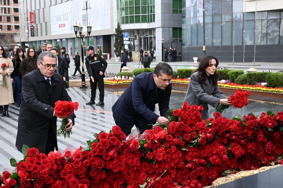 Medianın İnkişafı Agentliyinin kollektivi "Ana harayı" abidəsini ziyarət edib